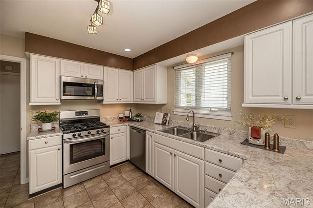 368 Clarendon Lane, St Charles, MO 63301