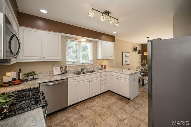 368 Clarendon Lane, St Charles, MO 63301