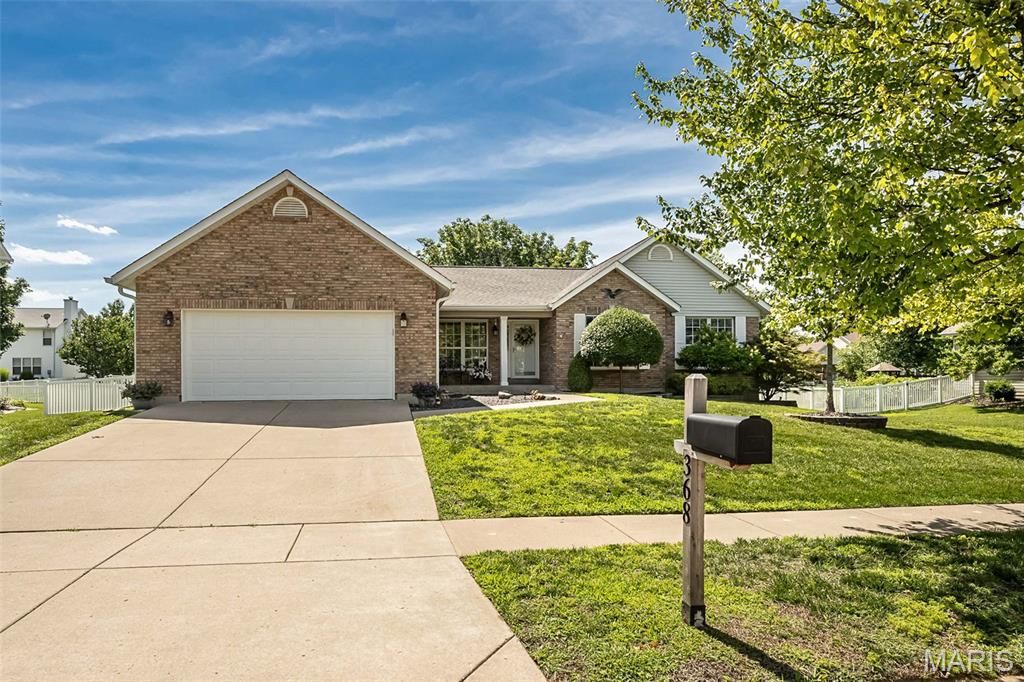 368 Clarendon Lane, St Charles, MO 63301