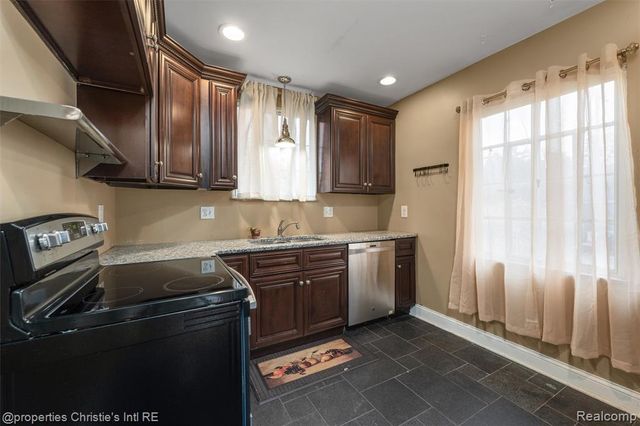 16814 Edinborough Road, Detroit, MI 48219