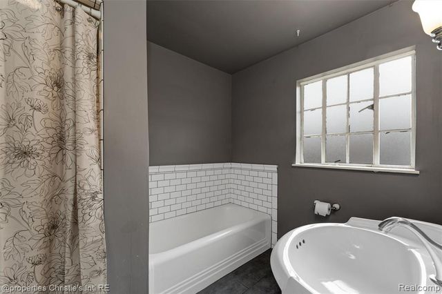 16814 Edinborough Road, Detroit, MI 48219