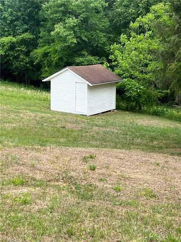 6090 Eaton Road, Walnut Cove, NC 27052