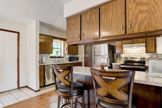 1012 Redstone Drive, Noble, OK 73068
