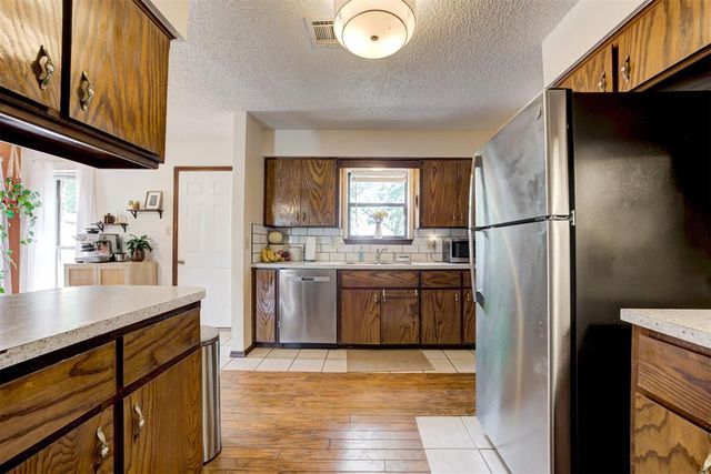 1012 Redstone Drive, Noble, OK 73068