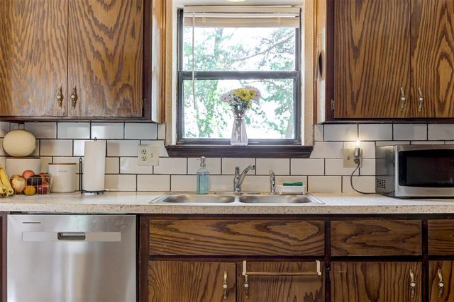 1012 Redstone Drive, Noble, OK 73068