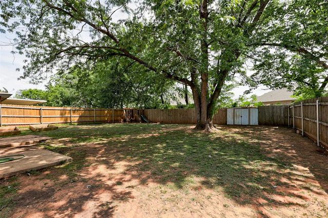 1012 Redstone Drive, Noble, OK 73068