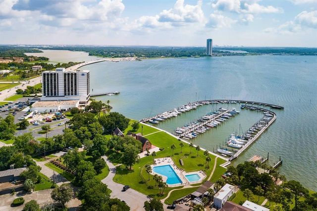 18214 Bal Harbour Drive, Nassau Bay, TX 77058
