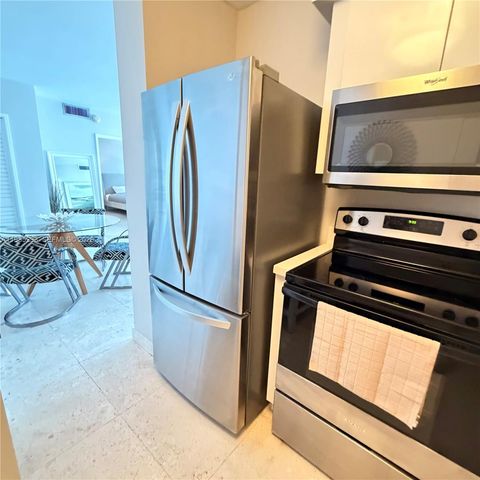 5700 Collins Ave 11A, Miami Beach, FL 33140