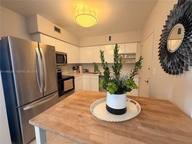 5700 Collins Ave 11A, Miami Beach, FL 33140