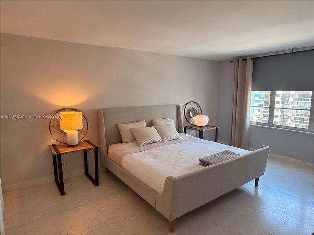 5700 Collins Ave 11A, Miami Beach, FL 33140