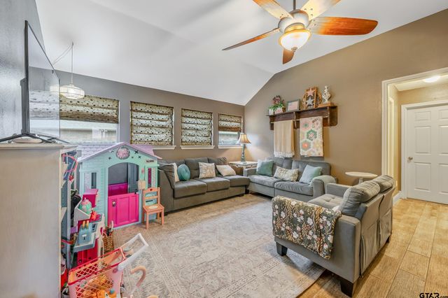 1902 Golden Bay, Whitehouse, TX 75791
