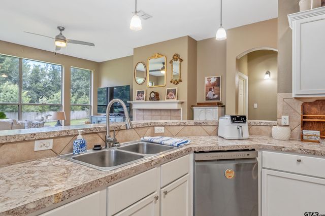 1902 Golden Bay, Whitehouse, TX 75791