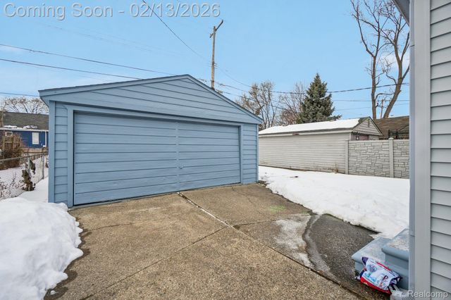 23139 Reynolds Avenue, Hazel Park, MI 48030