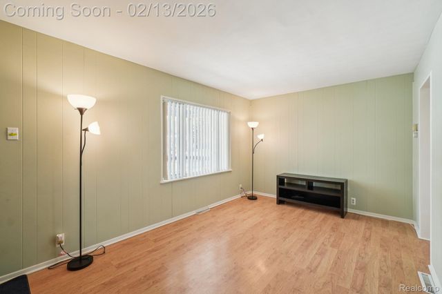 23139 Reynolds Avenue, Hazel Park, MI 48030