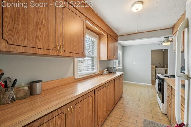 23139 Reynolds Avenue, Hazel Park, MI 48030