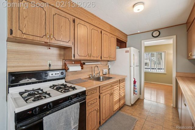 23139 Reynolds Avenue, Hazel Park, MI 48030