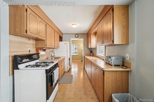 23139 Reynolds Avenue, Hazel Park, MI 48030