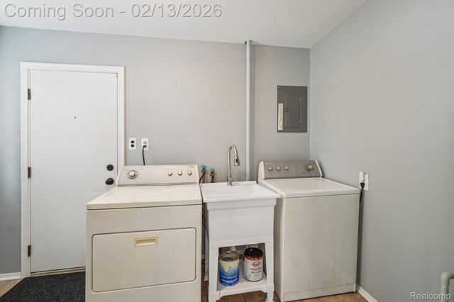 23139 Reynolds Avenue, Hazel Park, MI 48030