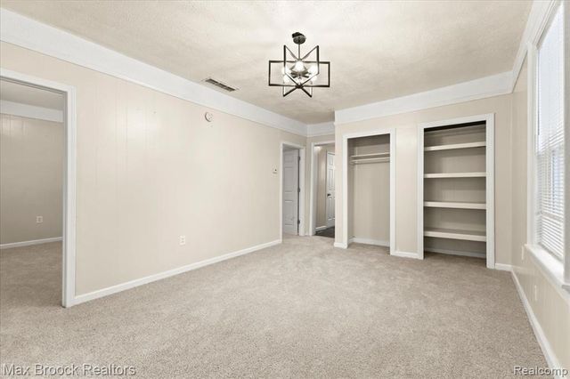 21916 Oakwood Avenue, Eastpointe, MI 48021