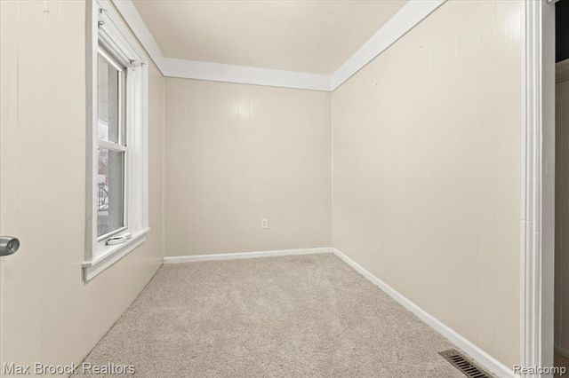 21916 Oakwood Avenue, Eastpointe, MI 48021