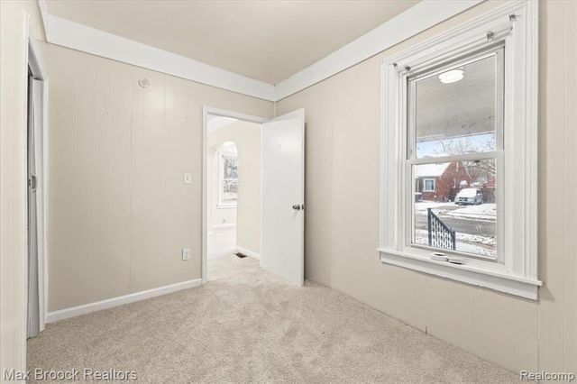 21916 Oakwood Avenue, Eastpointe, MI 48021