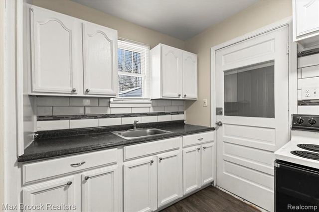 21916 Oakwood Avenue, Eastpointe, MI 48021