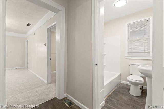 21916 Oakwood Avenue, Eastpointe, MI 48021