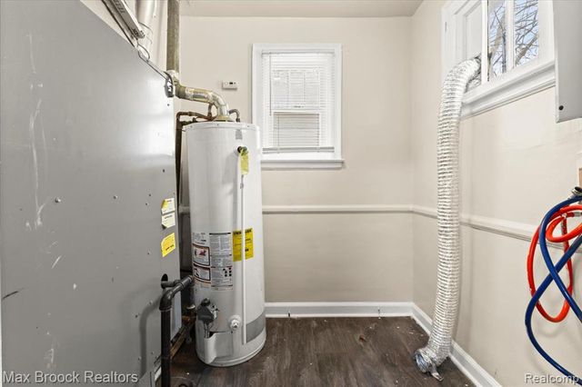 21916 Oakwood Avenue, Eastpointe, MI 48021