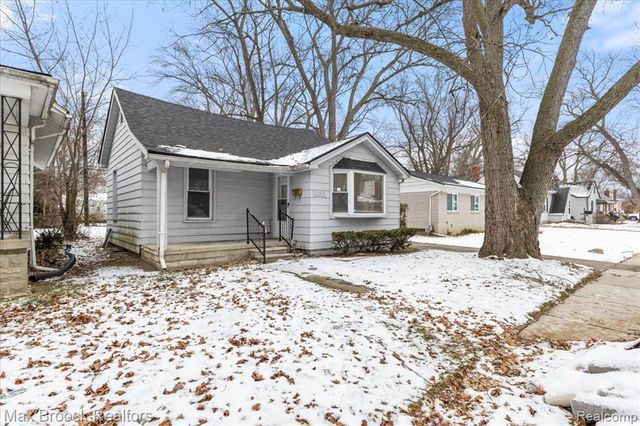 21916 Oakwood Avenue, Eastpointe, MI 48021