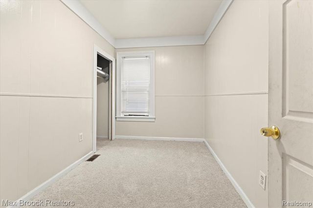 21916 Oakwood Avenue, Eastpointe, MI 48021