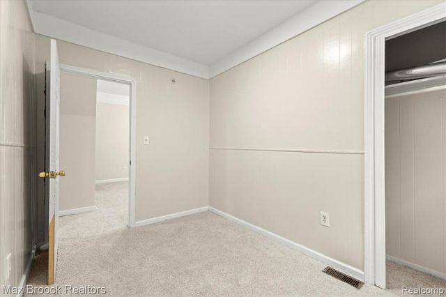 21916 Oakwood Avenue, Eastpointe, MI 48021