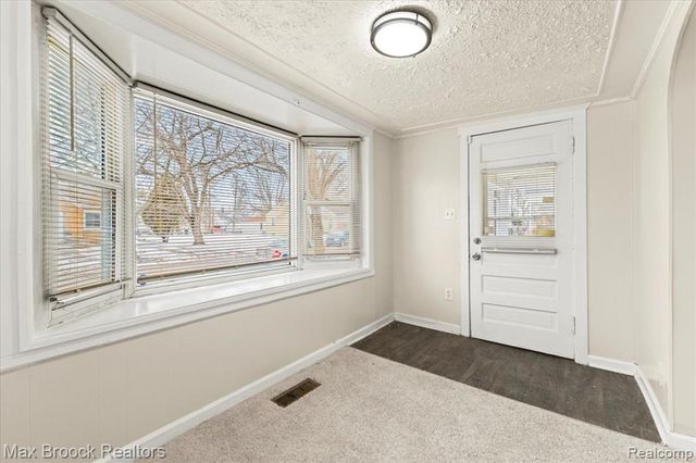 21916 Oakwood Avenue, Eastpointe, MI 48021