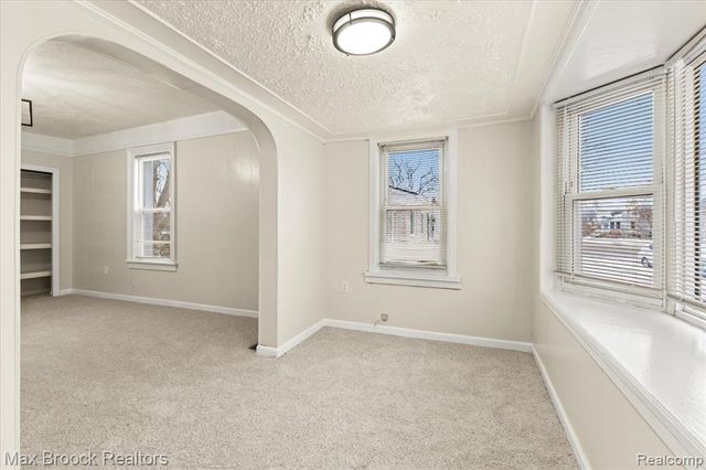 21916 Oakwood Avenue, Eastpointe, MI 48021