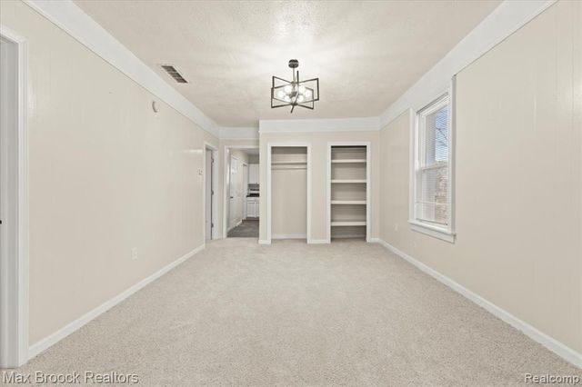 21916 Oakwood Avenue, Eastpointe, MI 48021