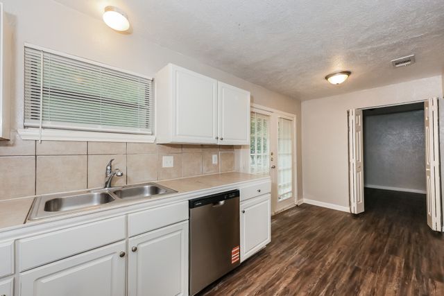 1504 Valley View Street, Mesquite, TX 75149