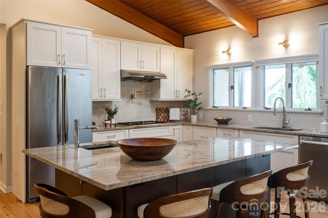 6 Deerfield Road, Asheville, NC 28803