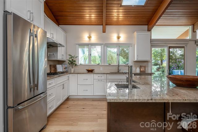 6 Deerfield Road, Asheville, NC 28803