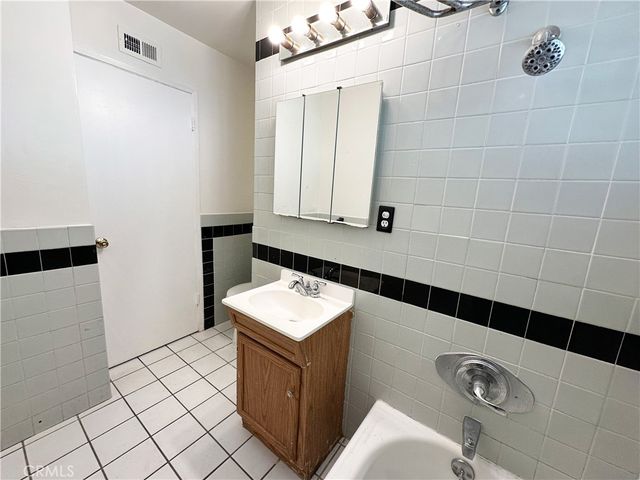 24113 Hartland, West Hills, CA 91307