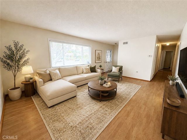 24113 Hartland, West Hills, CA 91307