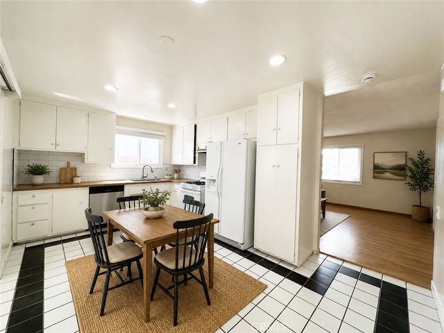 24113 Hartland, West Hills, CA 91307