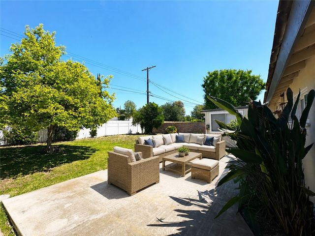 24113 Hartland, West Hills, CA 91307