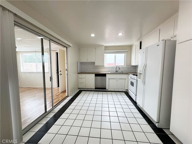 24113 Hartland, West Hills, CA 91307
