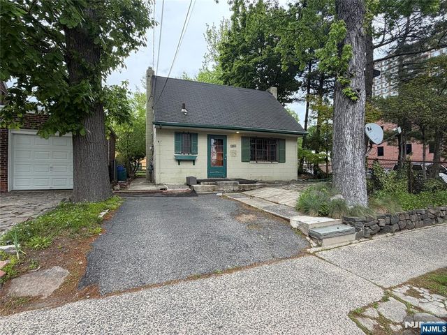 323 Bridge Plaza, Fort Lee, NJ 07024