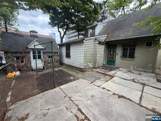 323 Bridge Plaza, Fort Lee, NJ 07024