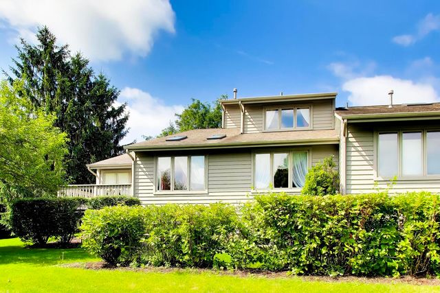 110 Commons Drive, Palos Park, IL 60464
