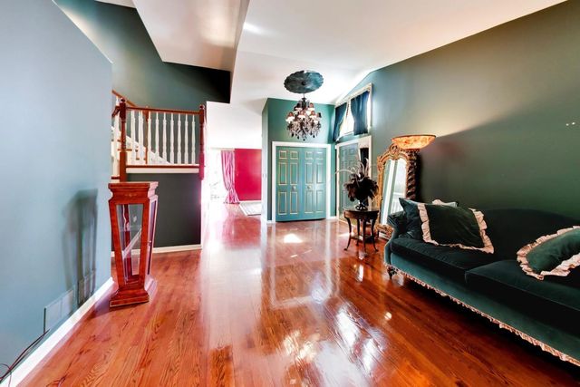 110 Commons Drive, Palos Park, IL 60464