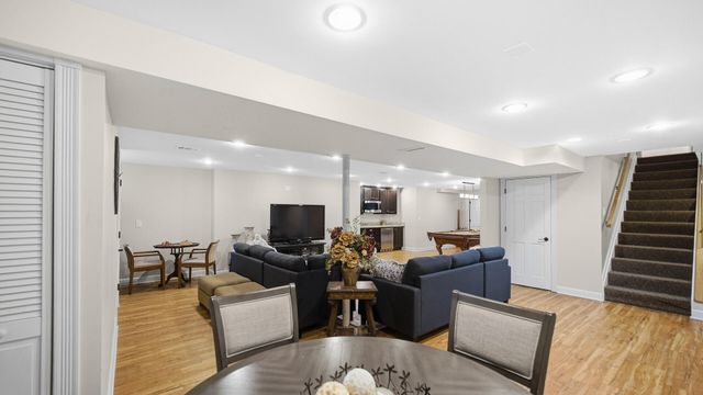 1149 Royal Dublin Lane, Dyer, IN 46311
