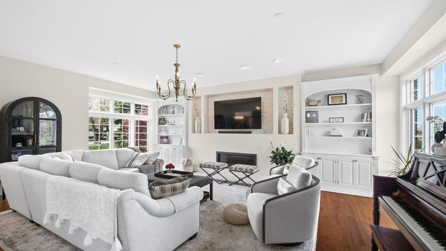 1149 Royal Dublin Lane, Dyer, IN 46311