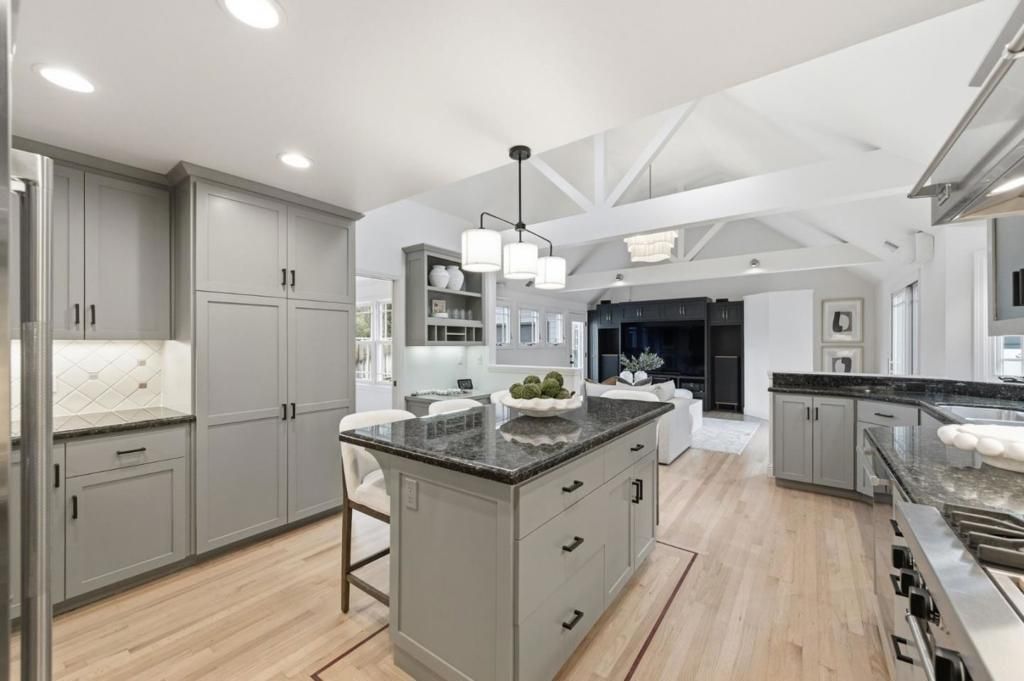 Image 7 of property listing at 16508 Oleander Avenue, Los Gatos, CA 95032