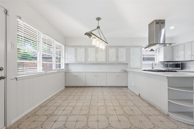 2010 Swansee Drive, Dallas, TX 75232